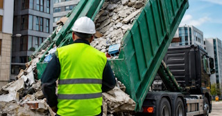 Вывоз строительного мусора в Гукове: услуги лицензированной компании — ПроМусор